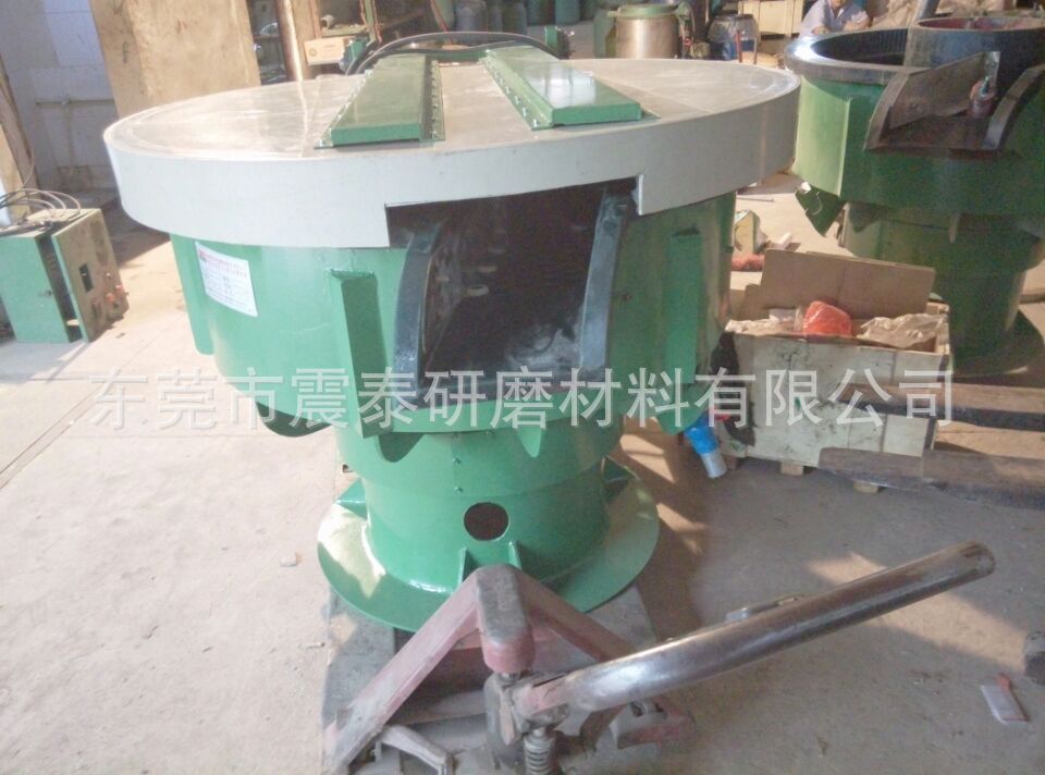 帶隔音帶的自動(dòng)選料振動(dòng)研磨機(jī)